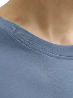 T-shirt en coton bleu pourvu d'une coupe droite et d'un col rond