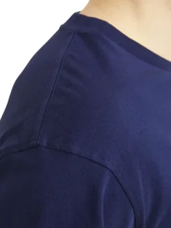 T-shirt en coton bleu uni avec un col rond et une coupe droite