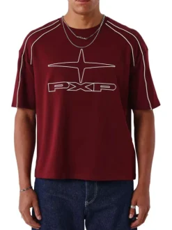 T-shirt en coton bordeaux uni avec une coupe cropped et un col rond
