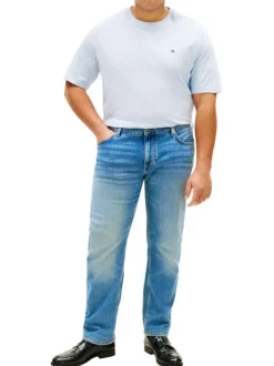T-shirt en coton ciel uni avec une coupe droite et un col rond