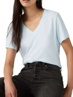 T-shirt en coton ciel uni à coupe ajustée pourvu d'un col v côtelé