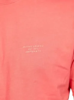 T-shirt en coton corail uni à col rond avec une petite écriture ton sur ton