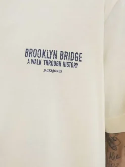 T-shirt en coton écru avec un imprimé une coupe droite et un col rond