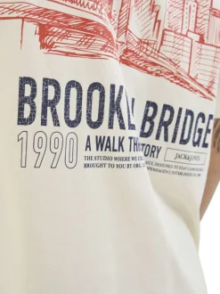 T-shirt en coton écru avec un imprimé une coupe droite et un col rond