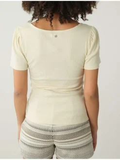 T-shirt en coton écru côtelé avec une coupe droite et un col carré