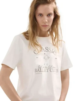 T-shirt en coton écru imprimé avec une coupe droite et un col rond