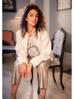T-shirt en coton écru rayé et imprimé avec une coupe droite et un col rond