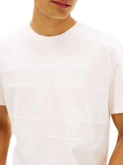 T-shirt en coton écru uni avec une coupe droite et un col rond
