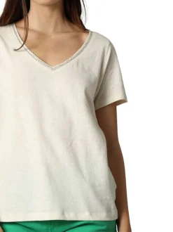 T-shirt en coton et lin mélangé écru uni avec une coupe droite et un col v