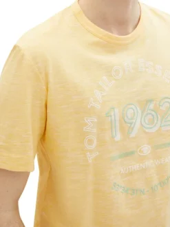 T-shirt en coton jaune chiné avec une coupe droite et un col rond