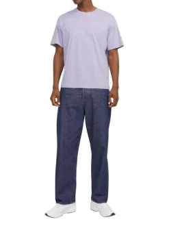 T-shirt en coton lilas uni avec une coupe droite et un col rond
