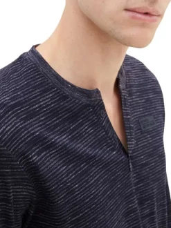 T-shirt en coton marine chiné avec une coupe droite et un col tunisien