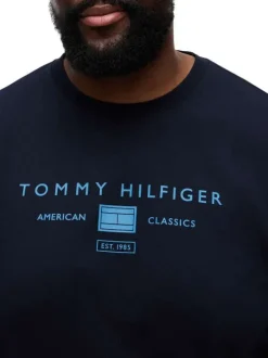 T-shirt en coton marine uni pourvu d'un col rond et d'une coupe droite