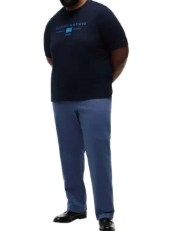 T-shirt en coton marine uni pourvu d'un col rond et d'une coupe droite