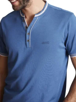 T-shirt en coton mélangé bleu uni avec une coupe droite et un col boutonné
