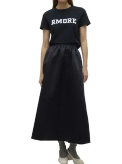 T-shirt en coton noir avec une écriture imprimée à la poitrine et un col rond