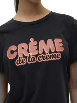 T-shirt en coton noir avec une écriture à la poitrine et une coupe droite