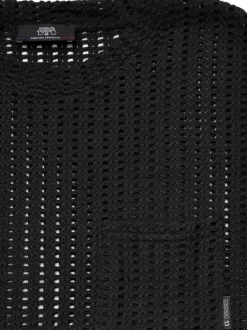T-shirt en coton noir en maille ajourée avec un col rond et une coupe droite