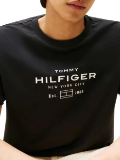 T-shirt en coton noir fantaisie avec un col rond et des manches courtes
