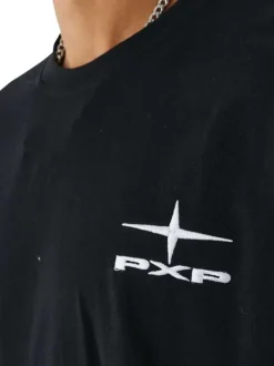 T-shirt en coton noir uni avec un col rond et à manches courtes