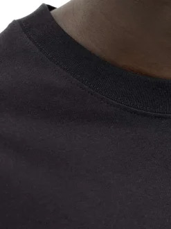 T-shirt en coton noir uni avec un col rond et une coupe droite