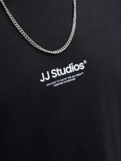 T-shirt en coton noir uni avec une coupe droite et un col rond