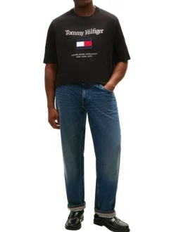 T-shirt en coton noir uni avec une coupe droite et un grand logo