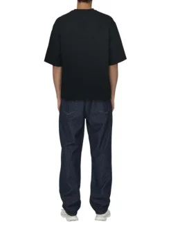T-shirt en coton noir uni épais avec une coupe très oversize et un col rond