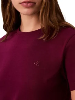 T-shirt en coton prune uni avec une coupe droite et un col rond
