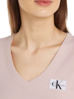 T-shirt en coton rose uni avec une coupe droite un col v et logo à l'avant