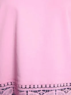 T-shirt en coton rose uni en dentelle avec une coupe droite et col rond