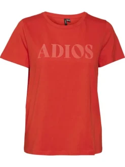 T-shirt en coton rouge avec une écriture à la poitrine et un col rond