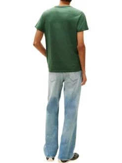 T-shirt en coton sapin uni avec une coupe droite et un col rond