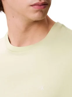T-shirt en coton vert clair uni avec le logo brodé en petit et à col rond