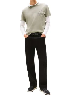 T-shirt en coton vert uni avec une coupe droite et un col rond