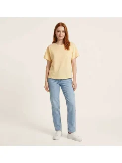 T-shirt en lin jaune uni pourvu d'une coupe droite et d'un col rond
