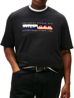 T-shirt grande taille en coton recyclé noir avec un imprimé à l'avant