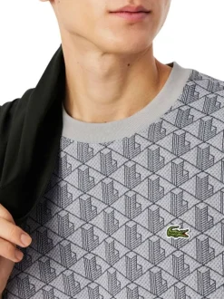 T-shirt gris à coupe droite pourvu d'un col rond et de manches courtes