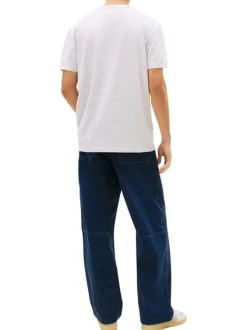 T-shirt gris uni avec une coupe droite et des manches courtes