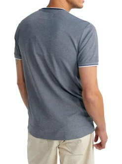 T-shirt gris uni pourvu de manches courtes et d'un col rond