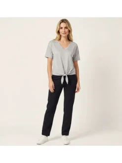 T-shirt gris uni pourvu d'une coupe droite et de manches courtes