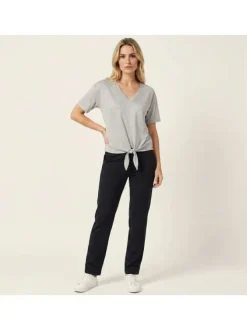 T-shirt gris uni pourvu d'une coupe droite et de manches courtes