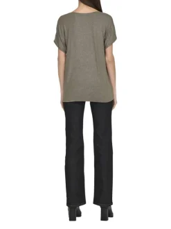 T-shirt kaki satiné avec une coupe ample et un col rond large