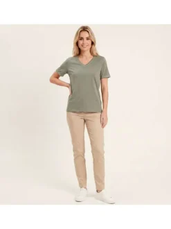 T-shirt kaki uni avec une coupe ajustée un col v et des manches courtes