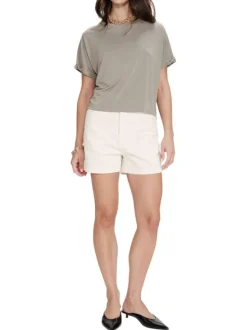 T-shirt kaki uni avec une coupe droite et des manches courtes