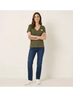 T-shirt kaki uni avec une coupe droite et un coeur imprimé à la poitrine