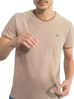 T-shirt manches courtes beige maille piquée avec une coupe droite et un col rond