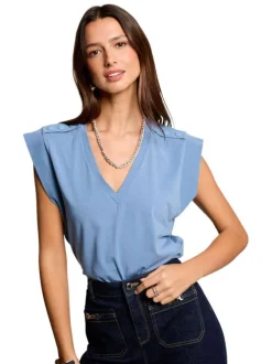 T-shirt manches courtes bleu-gris uni à coupe droite avec épaulettes et un col v