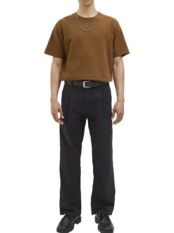 T-shirt à manches courtes camel uni avec une coupe droite et un col rond