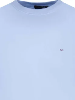 T-shirt manches courtes ciel uni avec une coupe droite et un col rond